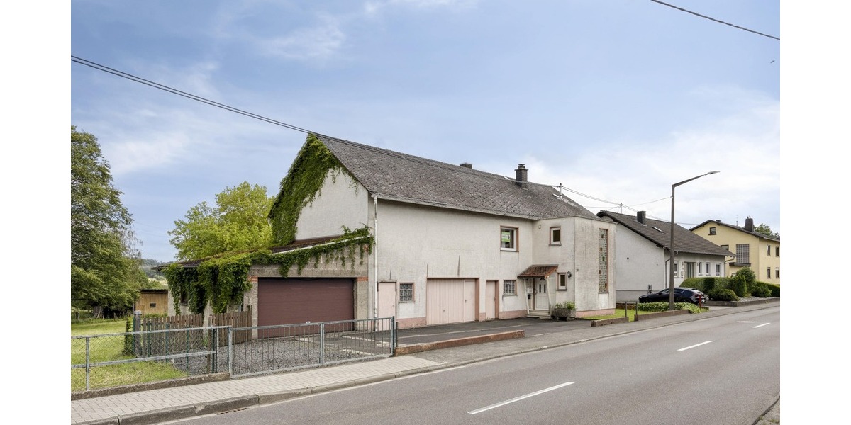 Strassenansicht von links